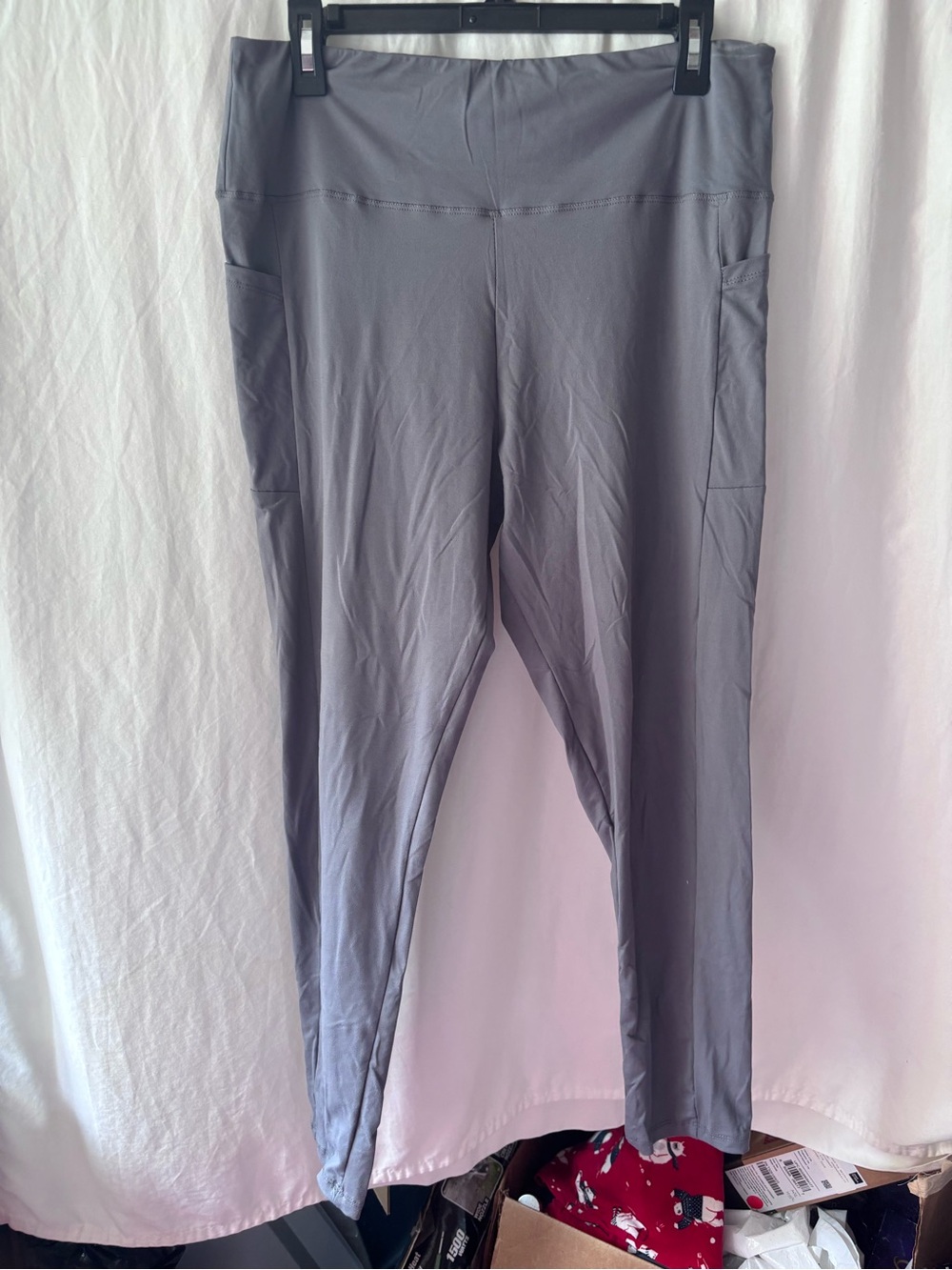 Gray High-Waist Athletic Leggings with Side Pockets